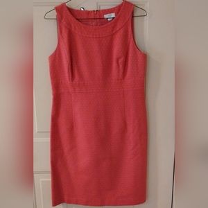 Sleeveless fitted dress